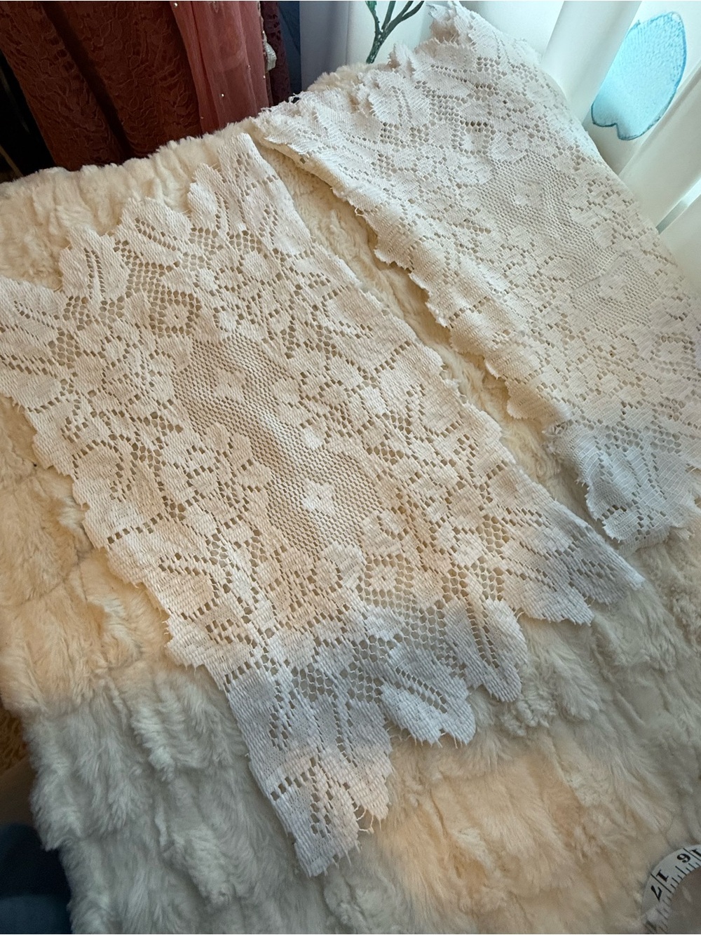 Set of 6 White Lace Doilies Placemats 17” x 10” Floral Scalloped